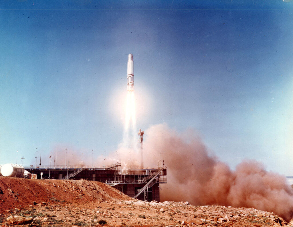 https://dev.universemagazine.com/wp-content/uploads/2021/11/640606blue-streak-launch-1.jpg