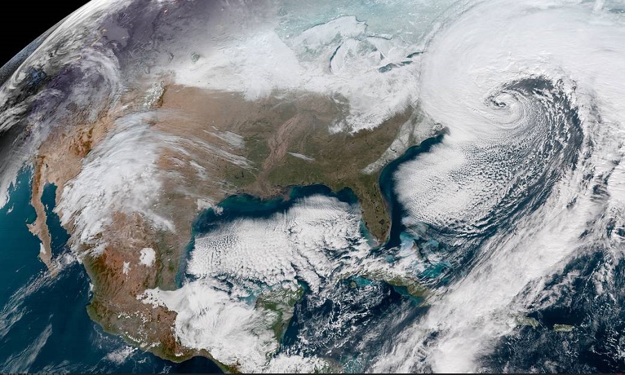 Хмари на знімку одного з супутників NOAA