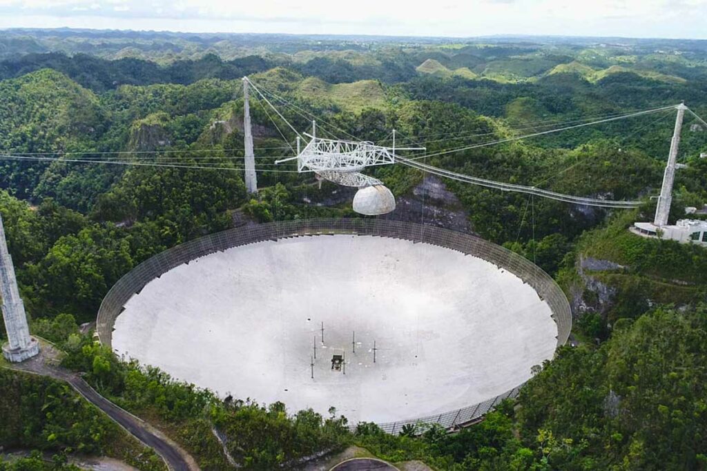 https://dev.universemagazine.com/wp-content/uploads/2022/03/arecibo-observatory.jpg