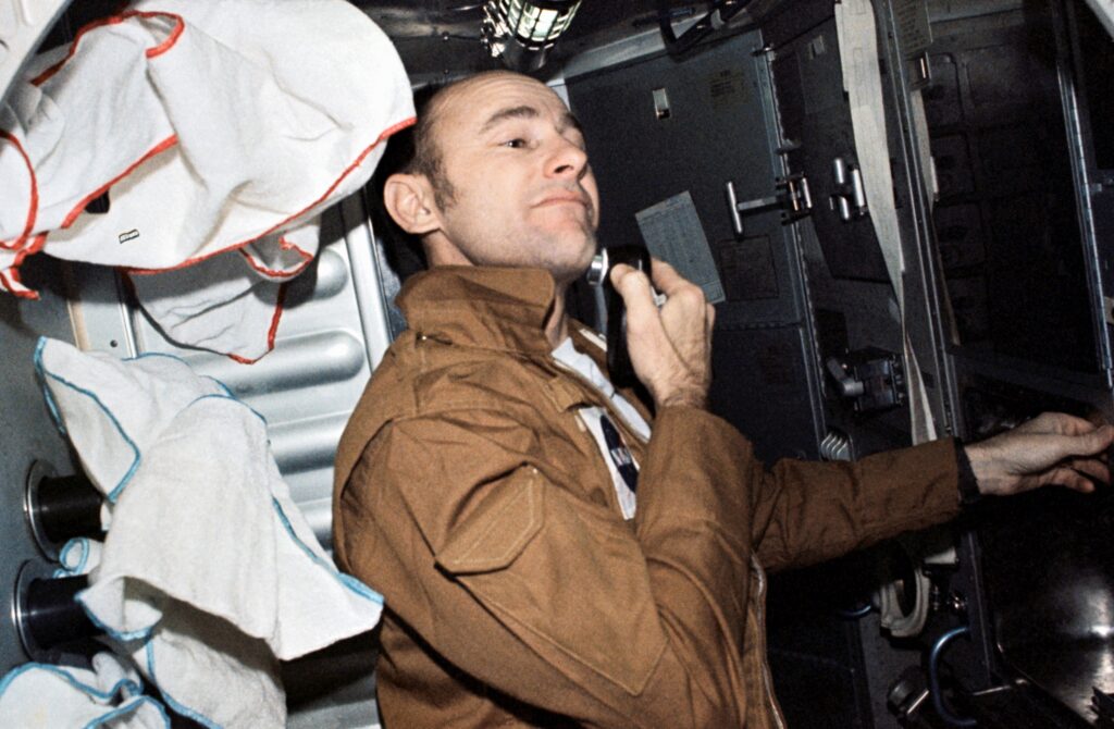 https://dev.universemagazine.com/wp-content/uploads/2022/03/skylab_3_bean_shaving.jpg