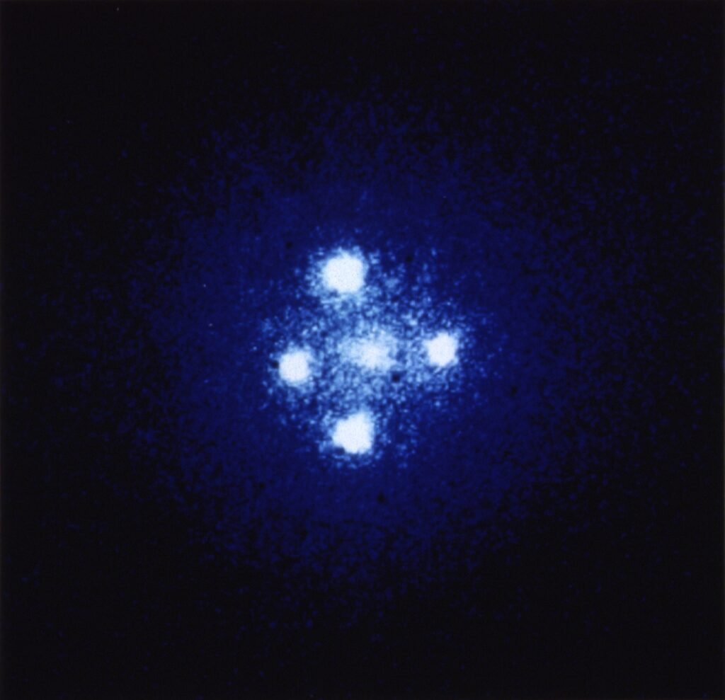 https://dev.universemagazine.com/wp-content/uploads/2022/04/einstein_cross-1.jpg