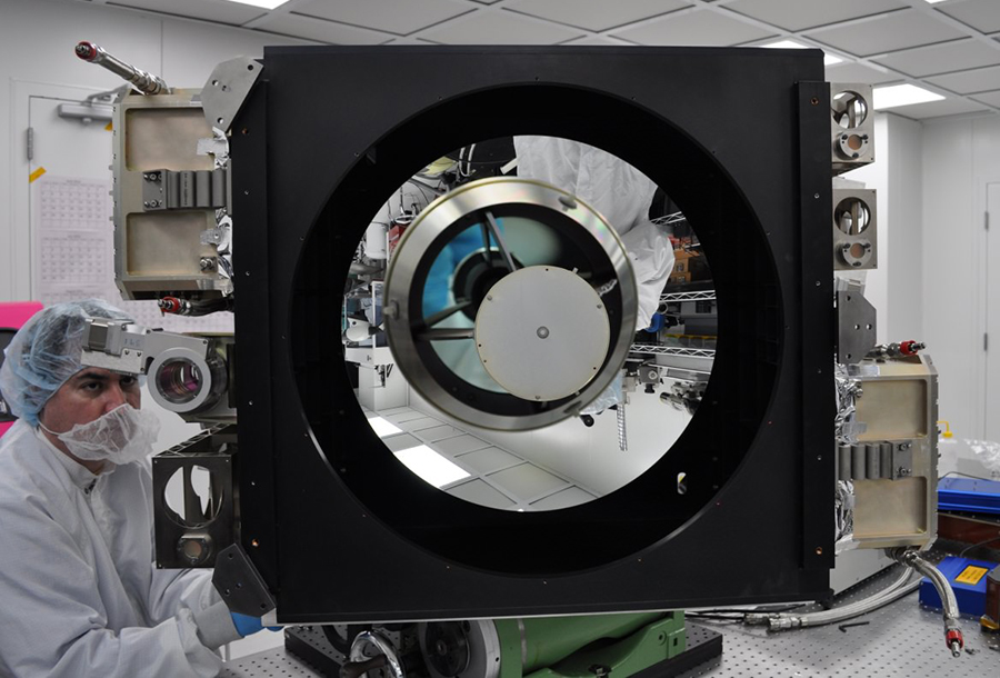 https://dev.universemagazine.com/wp-content/uploads/2022/04/imgpsh_01.jpg