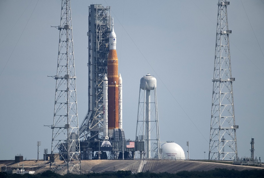 Ракету SLS готують до старту