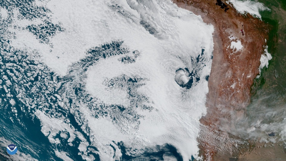 Супутник NOAA GOES-East помітив гігантську літеру G