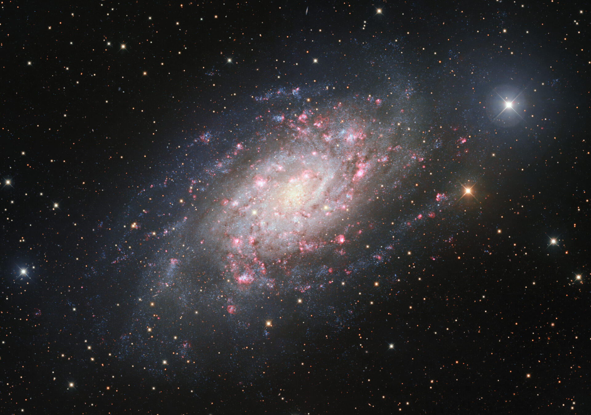 Галактика NGC 2403