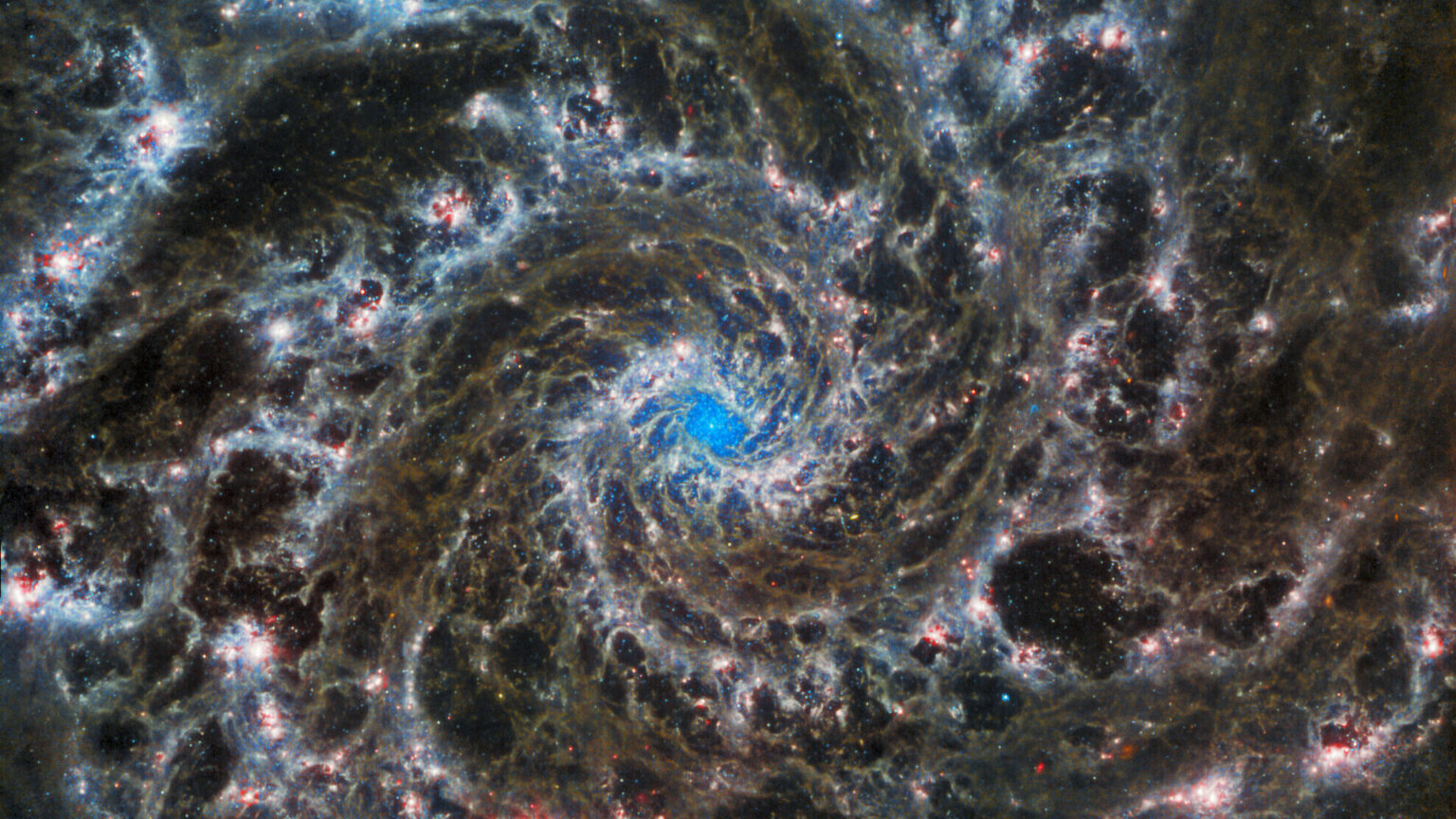 https://dev.universemagazine.com/wp-content/uploads/2022/08/heart_of_the_phantom_galaxy_pillars.jpg
