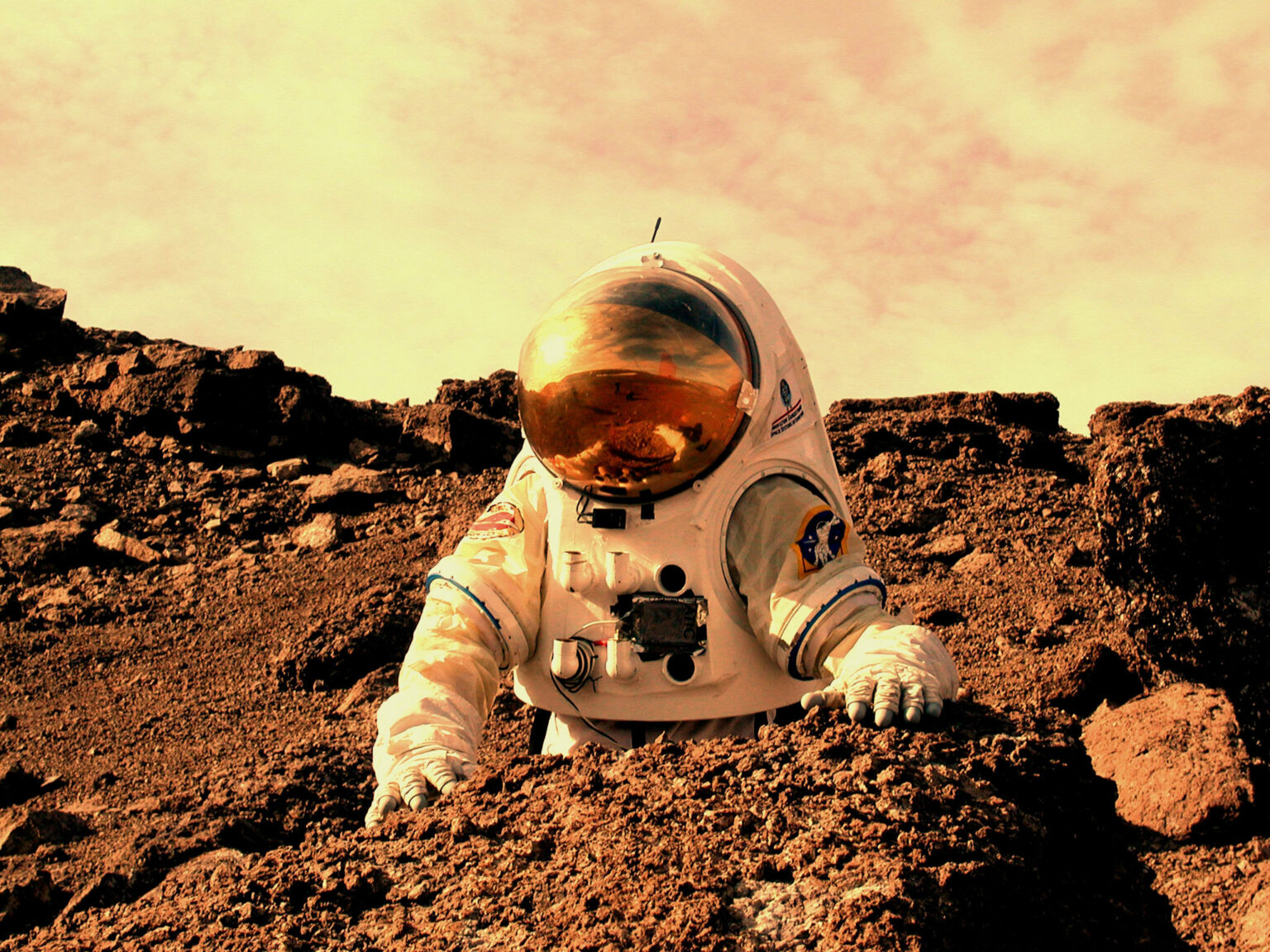 https://dev.universemagazine.com/wp-content/uploads/2022/09/20140520_human-on-mars.jpg