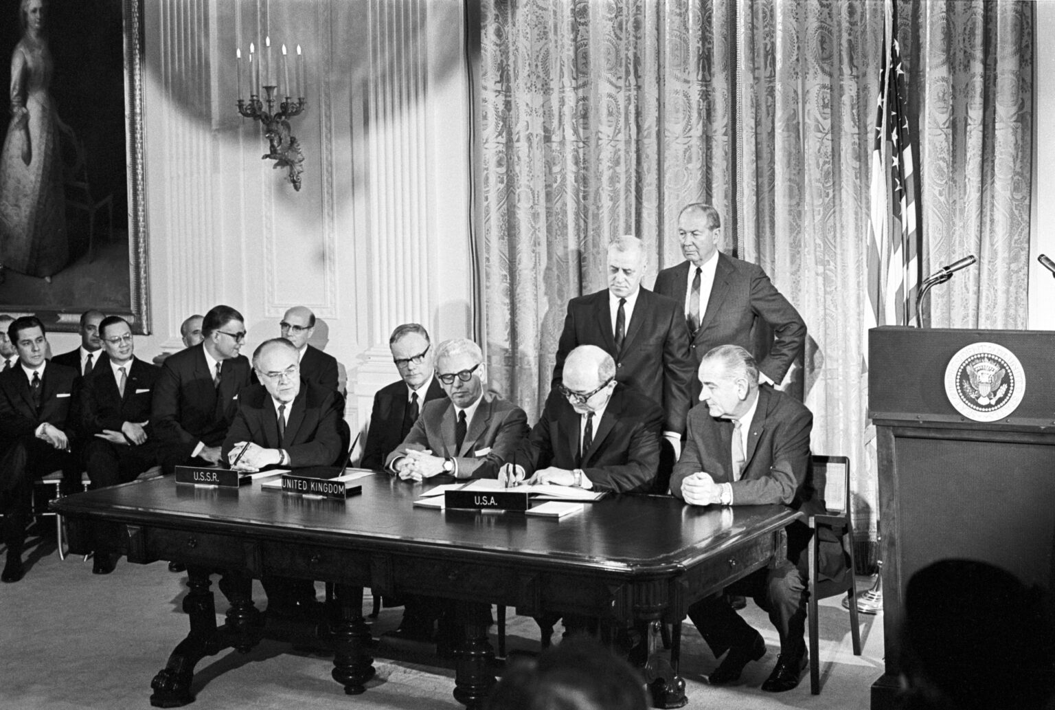 https://dev.universemagazine.com/wp-content/uploads/2022/09/signing_os_treaty_un_photo.jpg