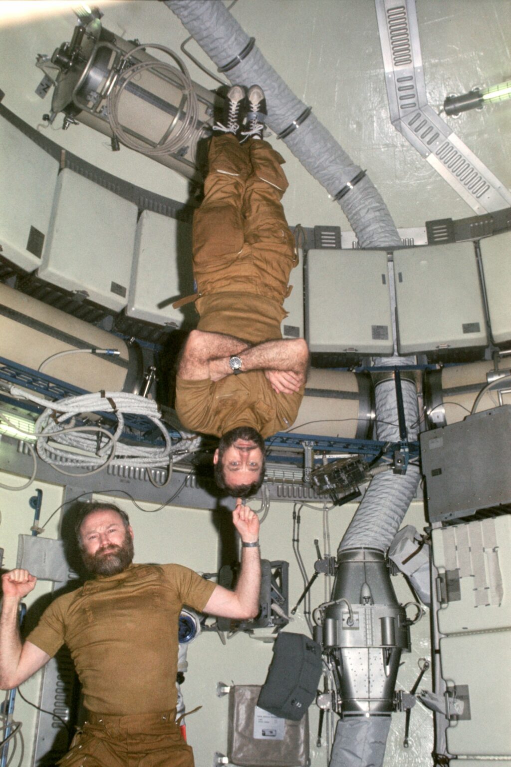 https://dev.universemagazine.com/wp-content/uploads/2022/10/carr_i_pogue..jpg