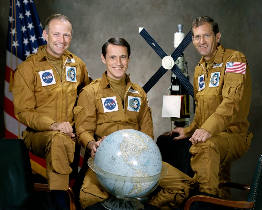 https://dev.universemagazine.com/wp-content/uploads/2022/10/skylab4_crew.jpg