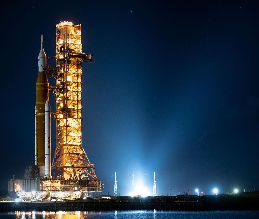 Ракета NASA SLS на стартовому майданчику 39B