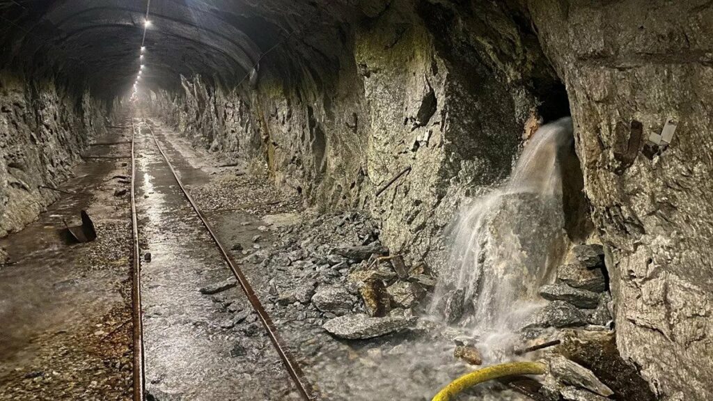 Альпійські льодовики приховують стародавню воду Альпійські льодовики приховують стародавню воду
