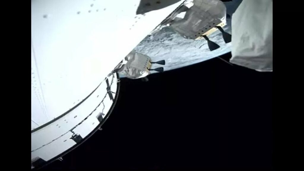 Orion на фоне Земли Orion на фоне Земли
