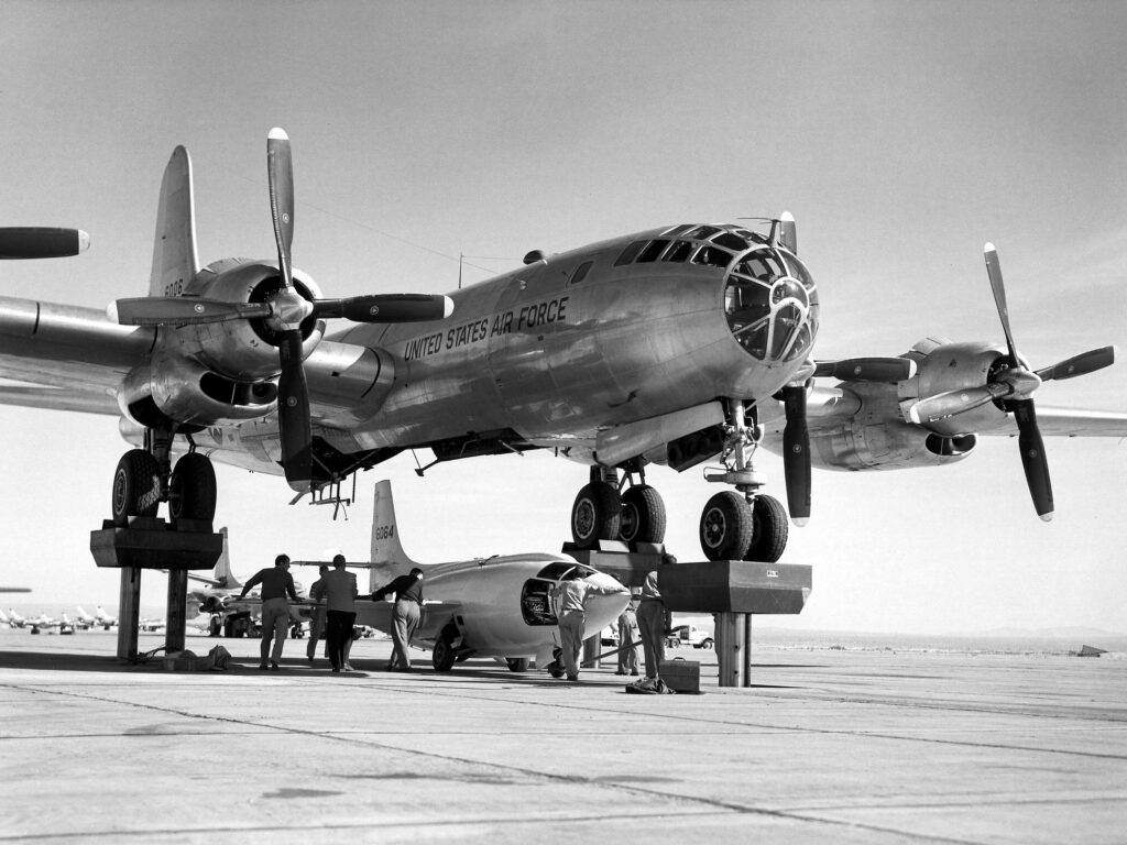 https://dev.universemagazine.com/wp-content/uploads/2022/12/bell_x-1-3_being_mated_with_the_motherplane.jpg