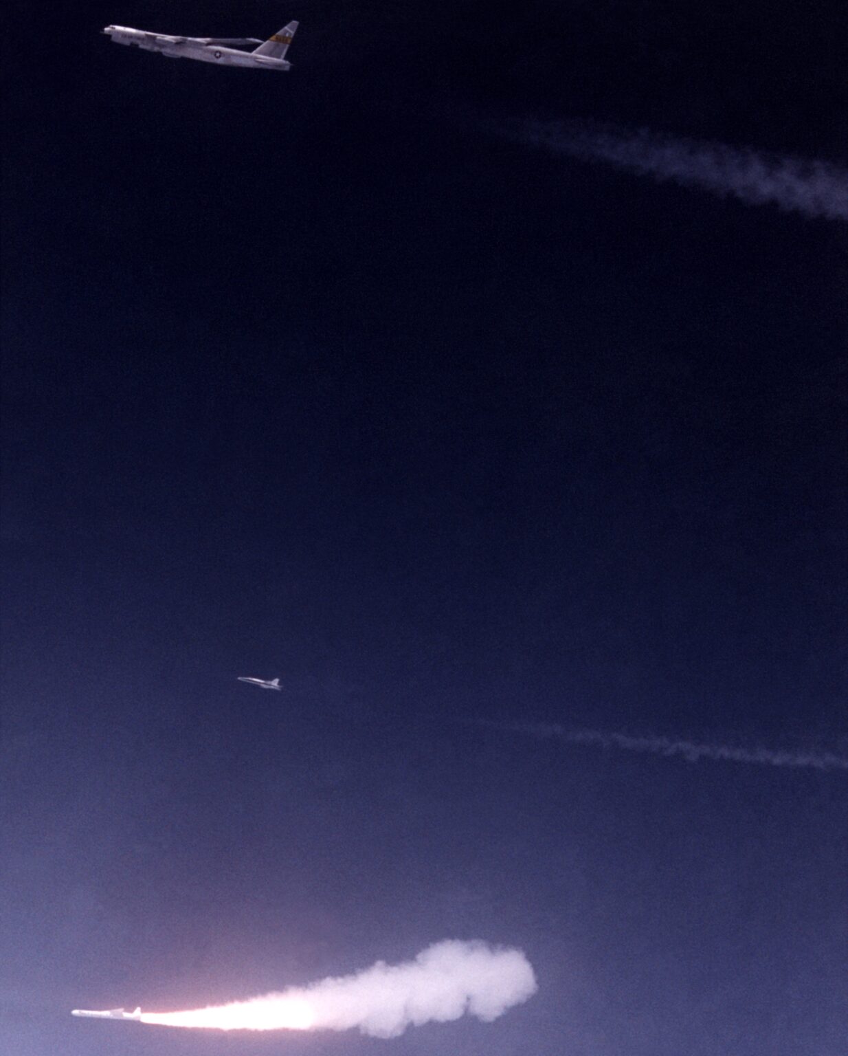 https://dev.universemagazine.com/wp-content/uploads/2022/12/pegasus_launch_from_dryden.jpg