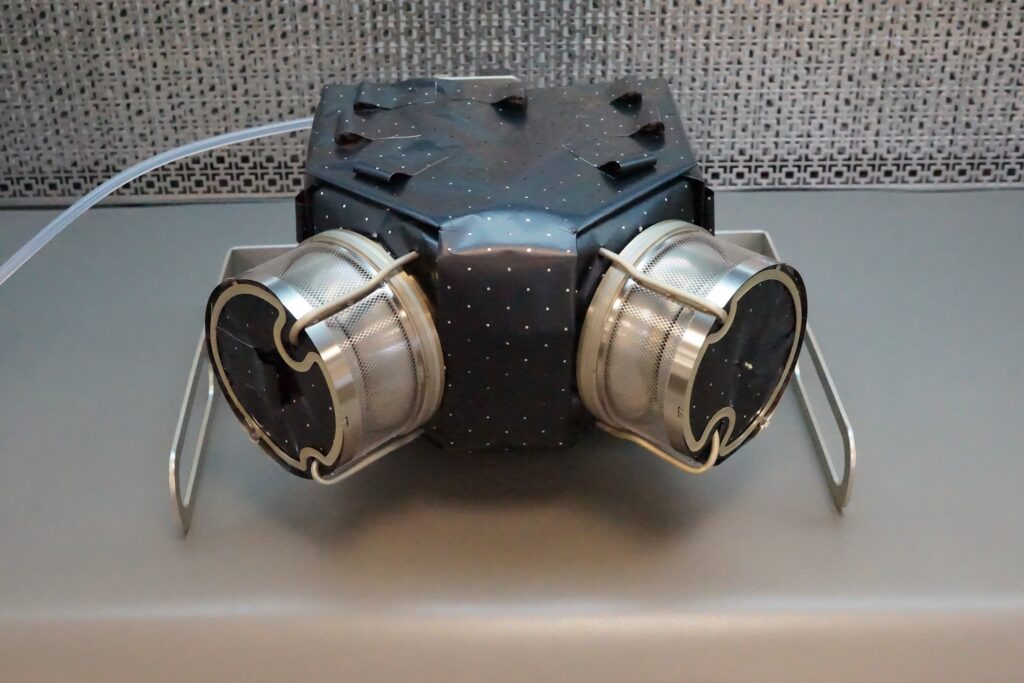 https://dev.universemagazine.com/wp-content/uploads/2023/03/solar_orbiter_eas_instrument_flight_model_24967051097-scaled.jpg