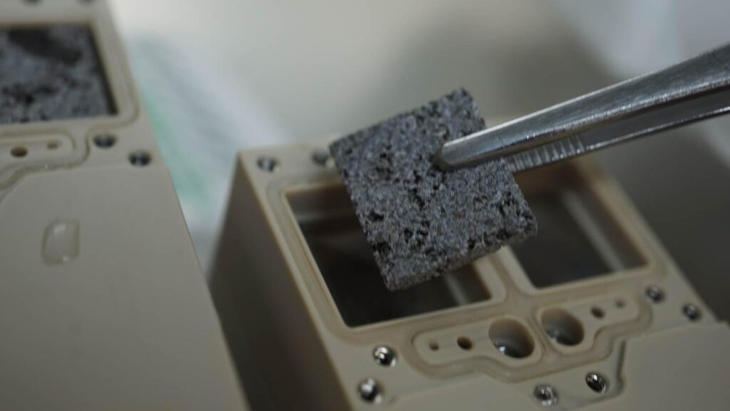 https://dev.universemagazine.com/wp-content/uploads/2023/04/integration-of-basalt-discs-inoculated-with-bacillus-subtilis-spores.jpg