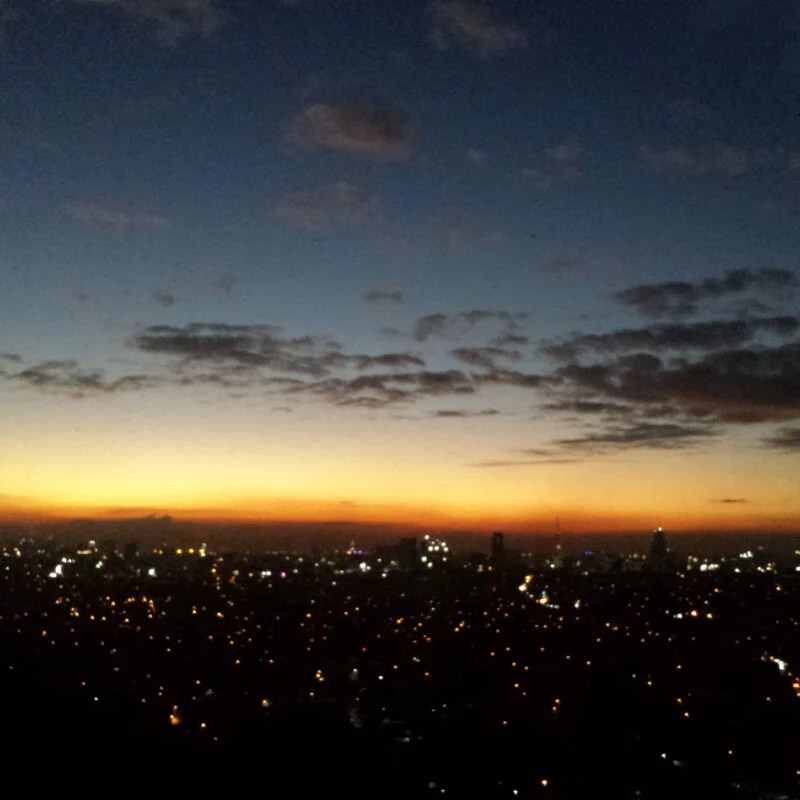 Повертаюси фотографію, відкривається панорама міста