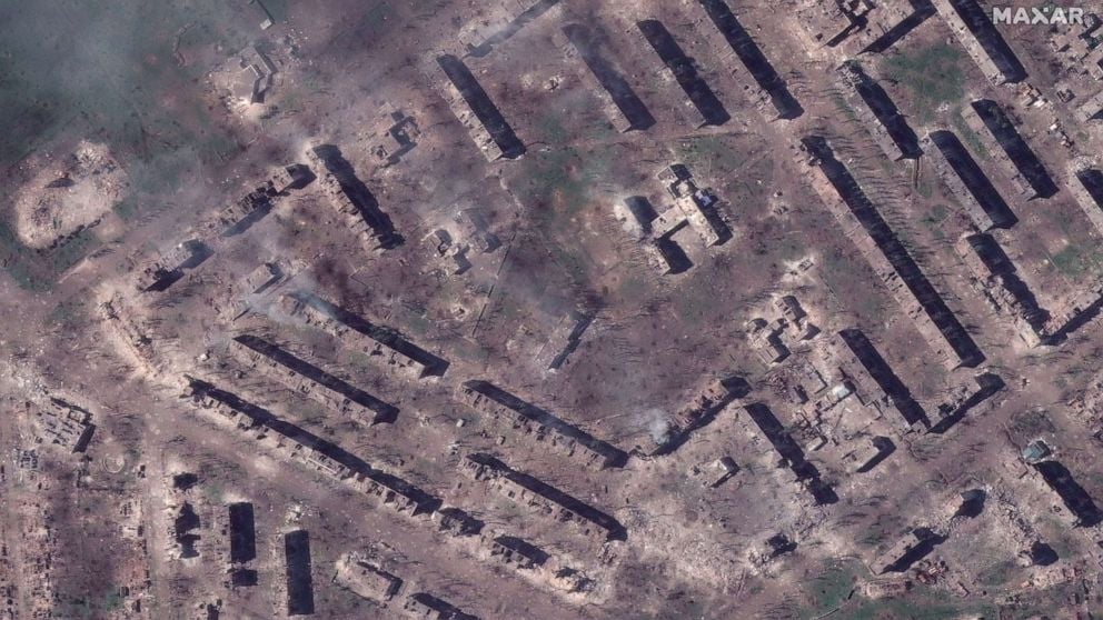 Школа и жилые дома в Бахмуте, 15 мая 2023 года