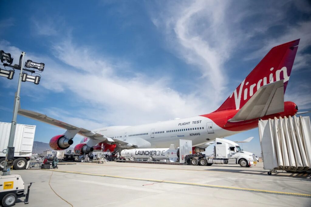 Літак Cosmic Girl компанії Virgin Orbit