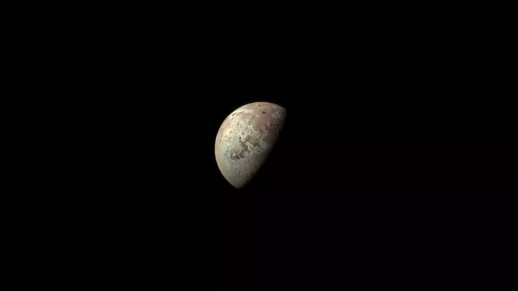 Фотографія Іо, зроблена 16 травня апаратом Juno Фотографія Іо, зроблена 16 травня апаратом Juno