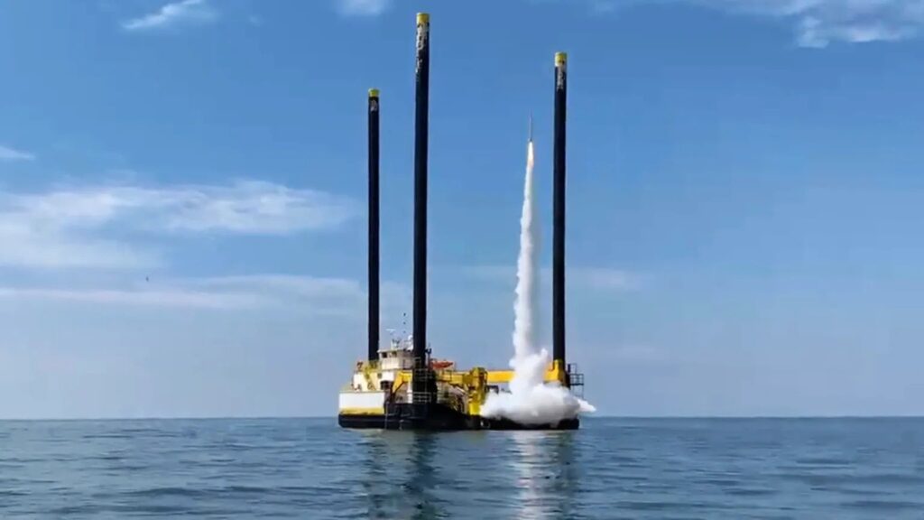 Запуск ракети з морської платформи Запуск ракети з морської платформи