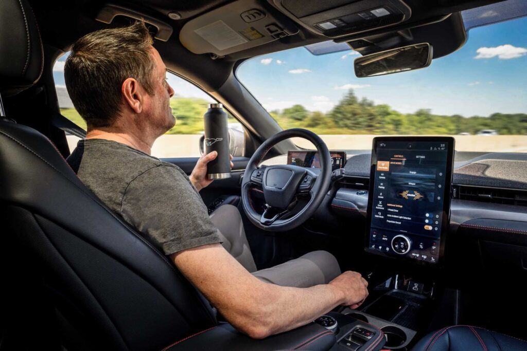 https://dev.universemagazine.com/wp-content/uploads/2023/05/ford-mustang-mach-e-active-driver-assist_100749615_h.jpg