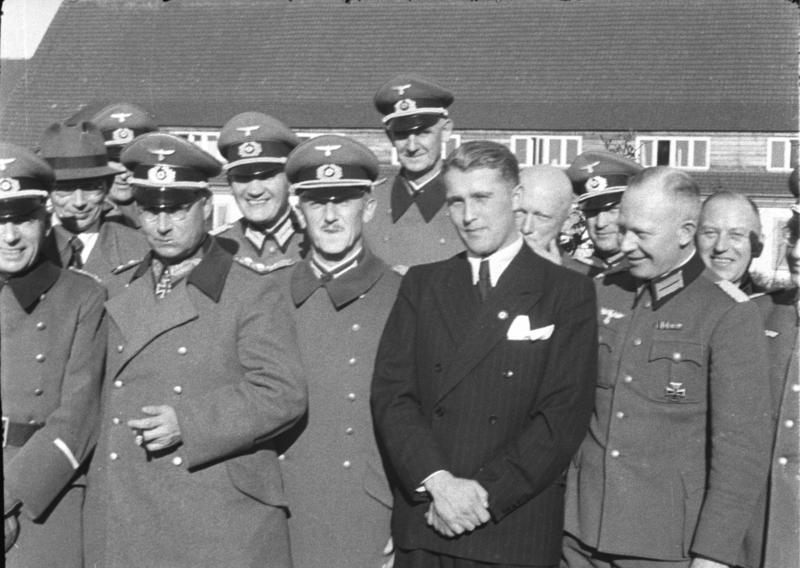 https://dev.universemagazine.com/wp-content/uploads/2023/06/bundesarchiv_bild_146-1978-anh.024-03_peenemunde_dornberger_olbricht_brandt_v._braun.jpg
