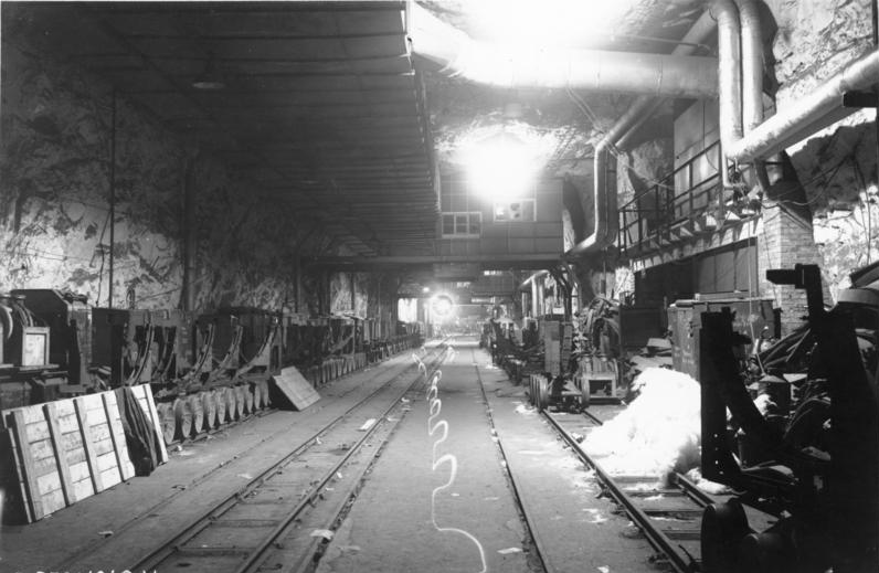 https://dev.universemagazine.com/wp-content/uploads/2023/06/bundesarchiv_bild_146-1991-061-17_niedersachswerfen_produktion_von_v1_-_v2.jpg