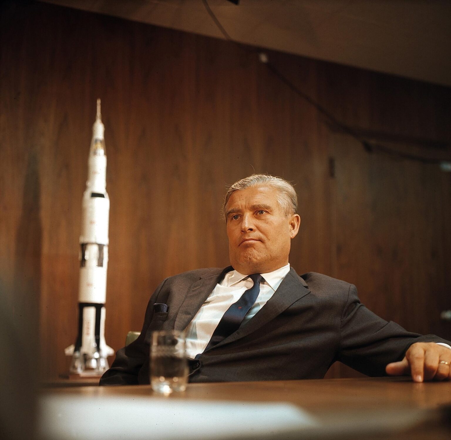 https://dev.universemagazine.com/wp-content/uploads/2023/06/gettyimages_541481793_wernhervonbraun.jpg
