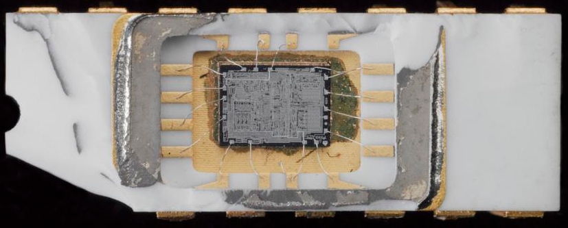 Intel 4004 &mdash; перший серійний процесор, що вміщувався на одній мікросхемі