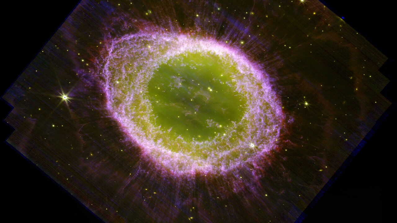 Туманність Messier 57 на знімках, зроблених космічним телескопом James Webb