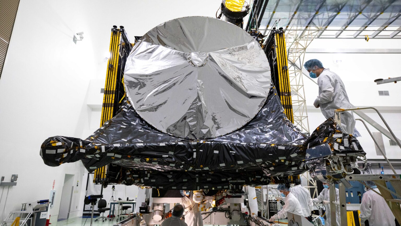 https://dev.universemagazine.com/wp-content/uploads/2023/09/1-psyche-with-panel-stowed-16-scaled.jpg