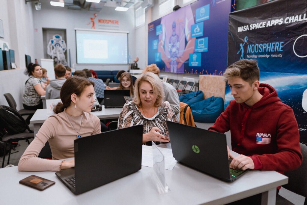Хакатон у Дніпрі Хакатон у Дніпрі