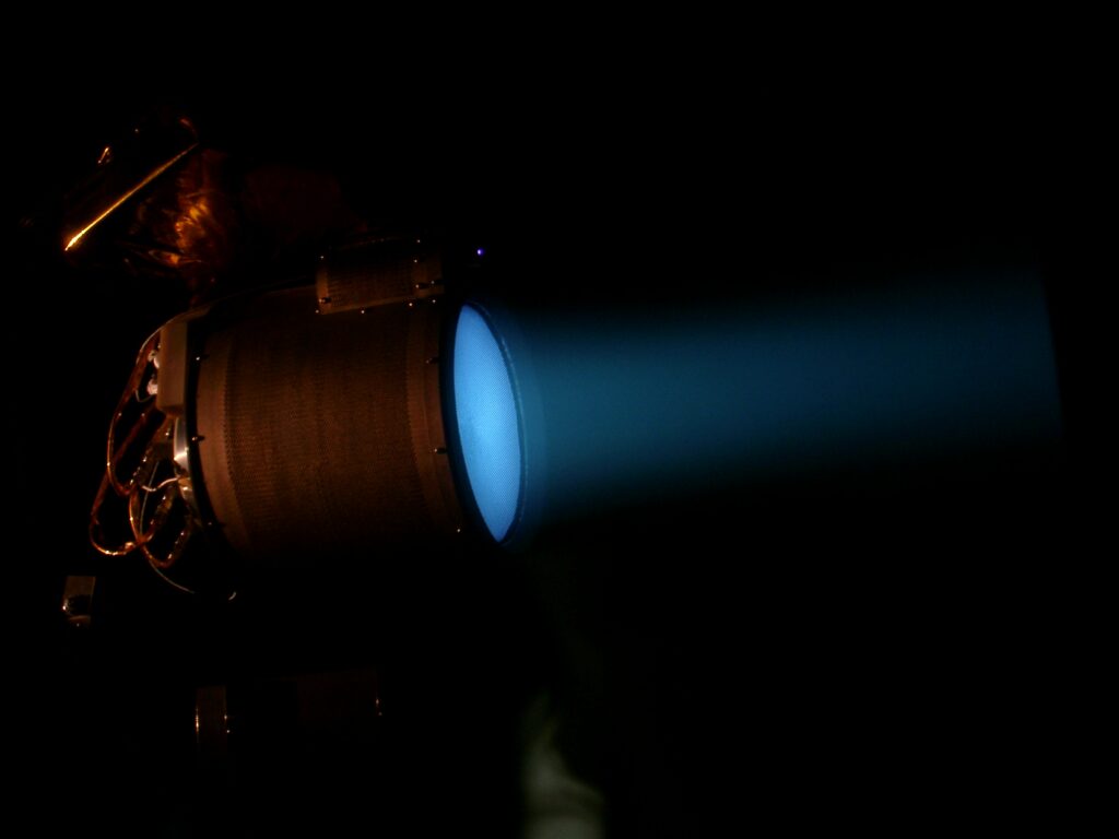 https://dev.universemagazine.com/wp-content/uploads/2023/11/bepicolombo_ion_thruster.jpg
