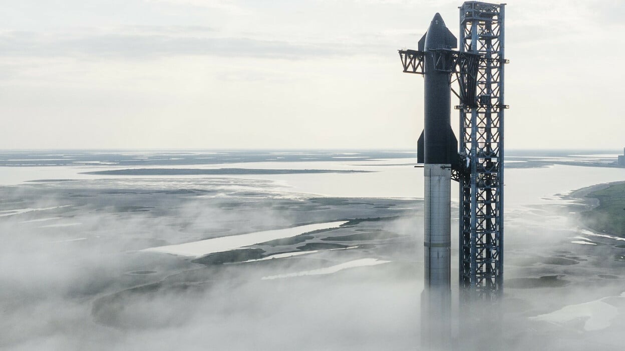 Космічний корабель Starship на прискорювачі Super Heavy