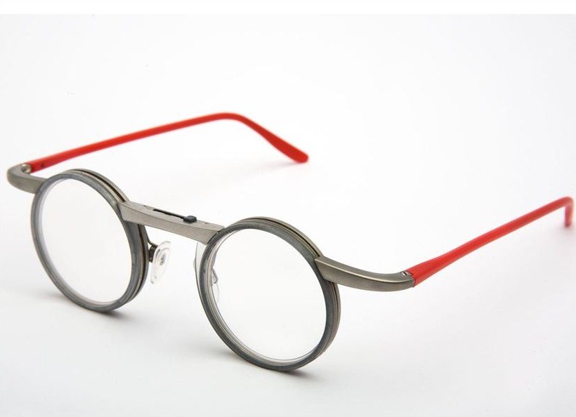 https://dev.universemagazine.com/wp-content/uploads/2023/12/100825-tech-astronaut-glasses.fit-2000w.jpg