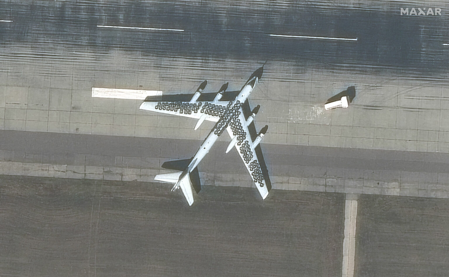 https://dev.universemagazine.com/wp-content/uploads/2023/12/11_close-up-2-of-tu95-aircraft-with-tires_engels-airbase_28aug2023_wv3-2000x1235-1.jpg