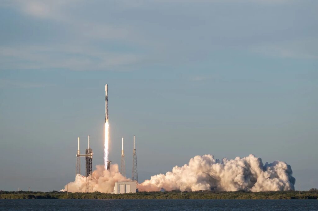 SpaceX запустила військові супутники SpaceX запустила військові супутники