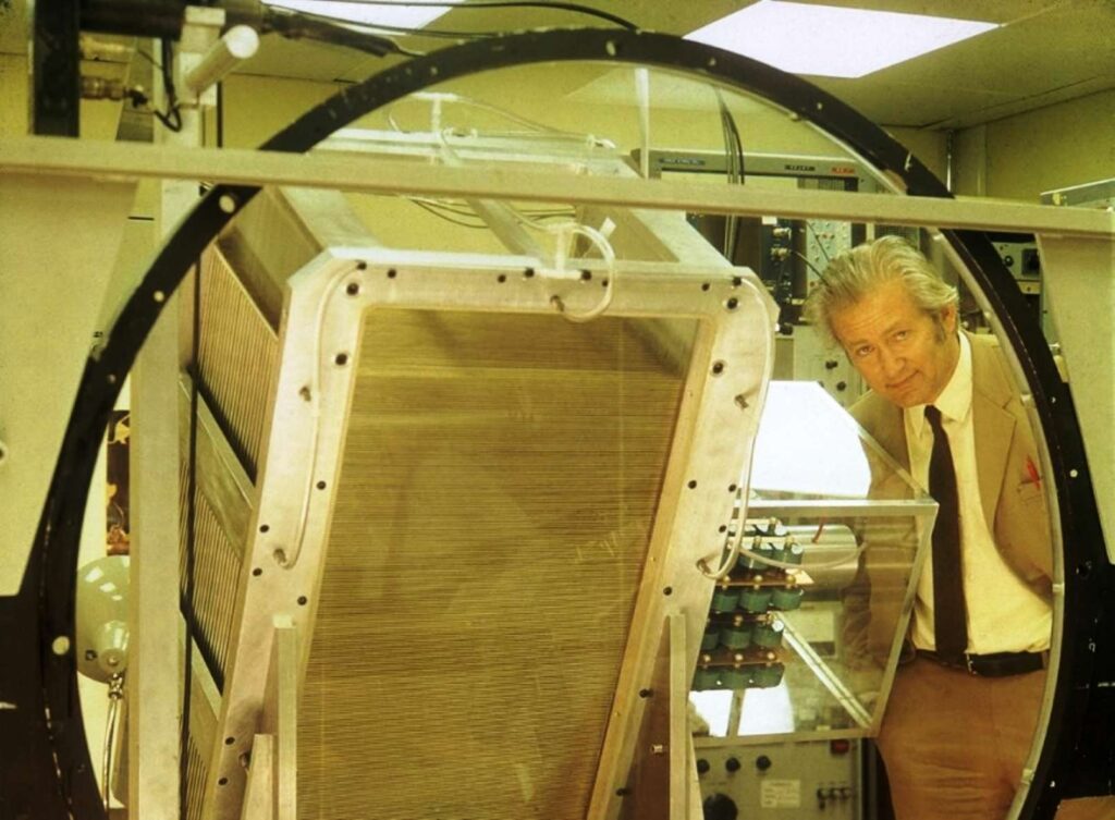 https://dev.universemagazine.com/wp-content/uploads/2024/03/8854539eac_121670_charpak-cern-01.jpg