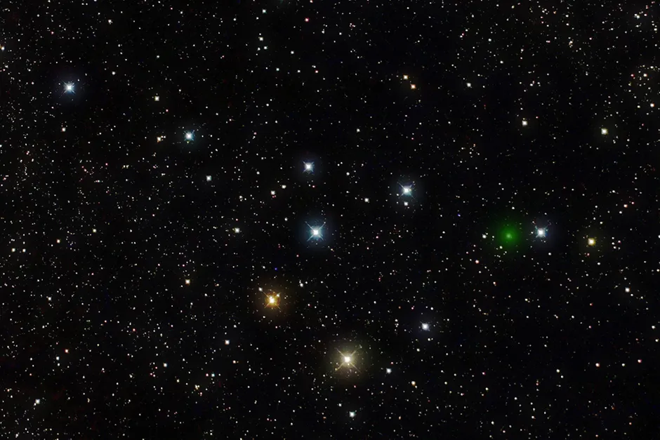 https://dev.universemagazine.com/wp-content/uploads/2024/03/panstarrs-coathanger-cluster.png