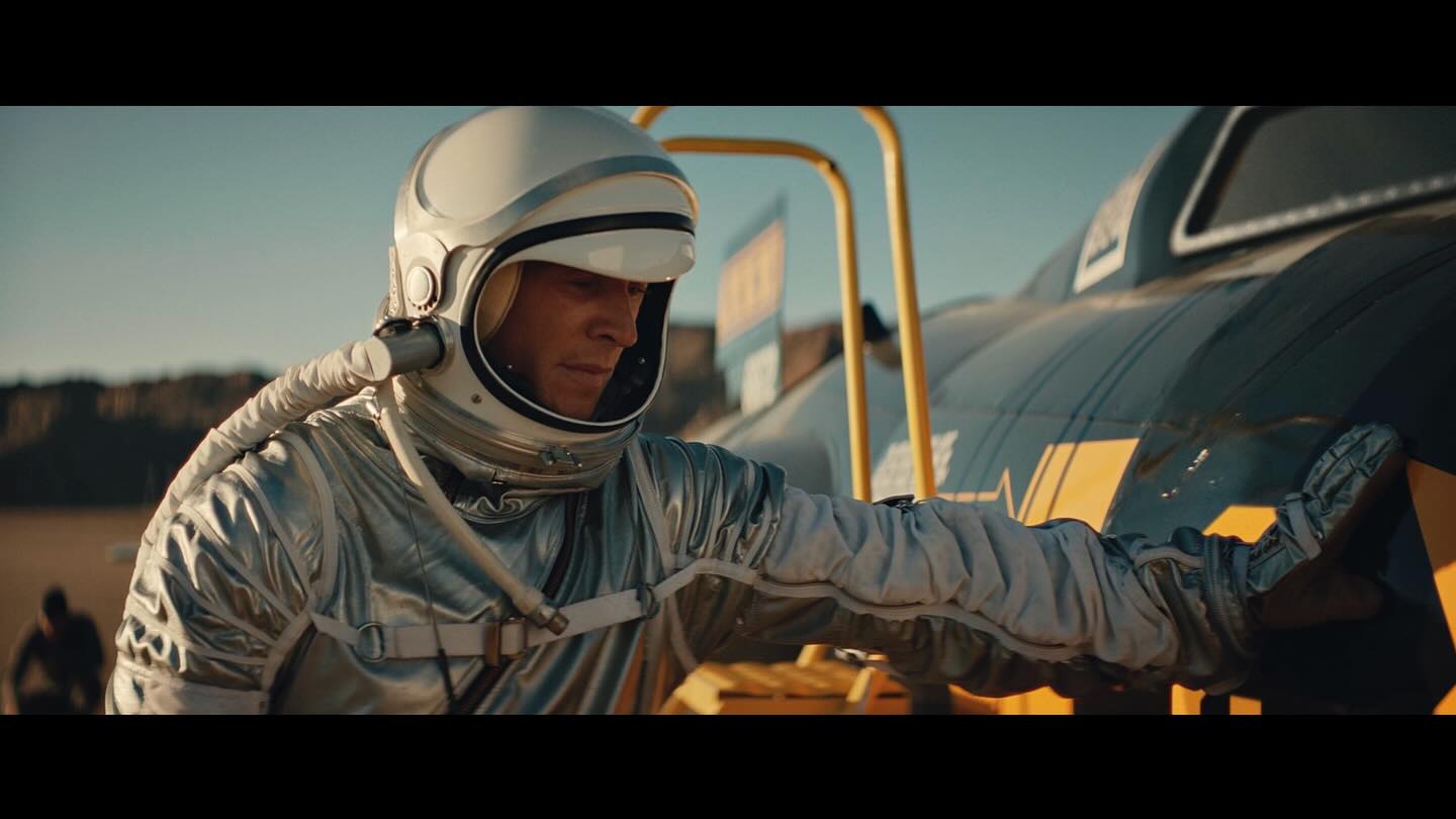 Кадр із фільму Edge of Space