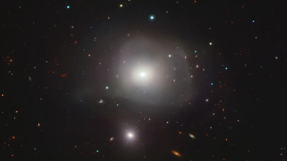 Галактика-хищник NGC 3640
