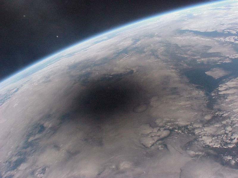 Сонячне затемнення з космосу