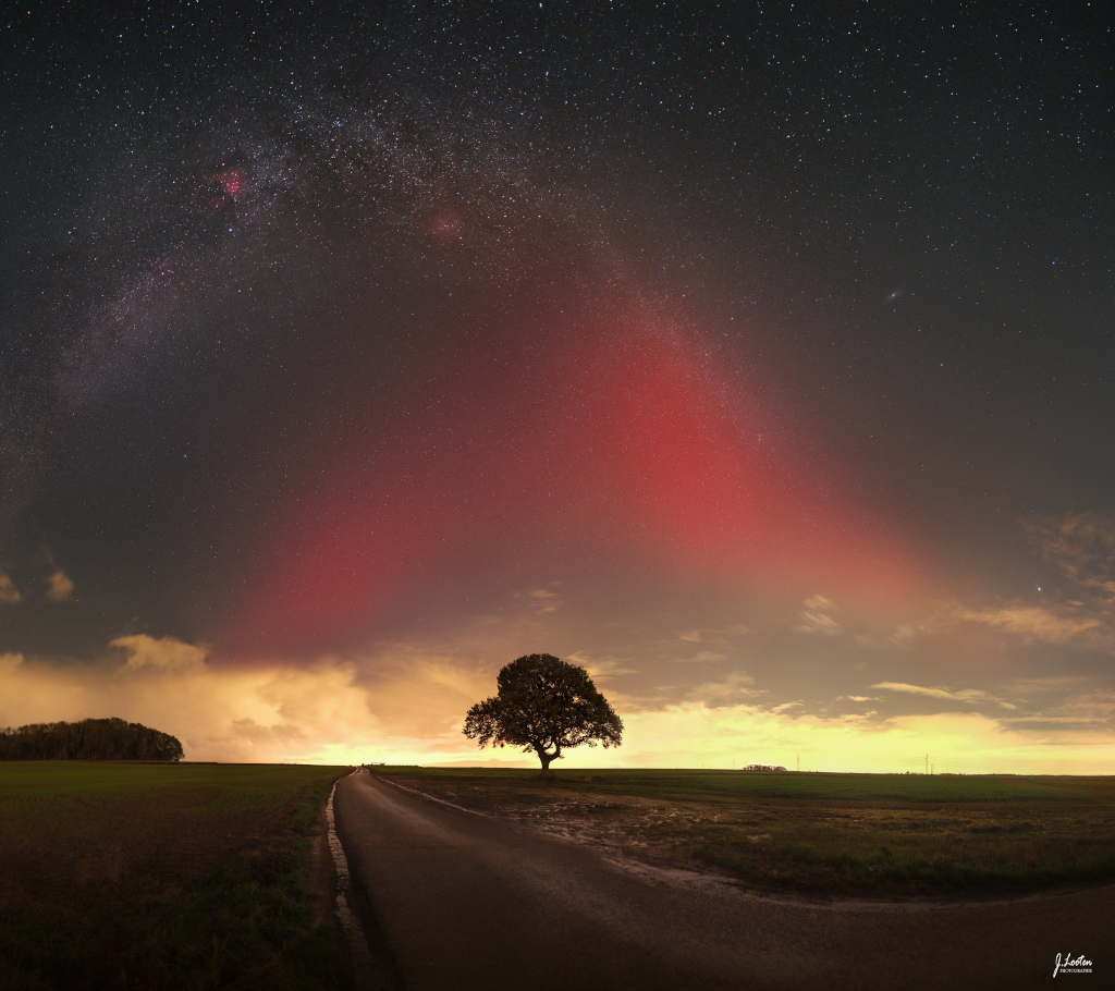 Сloudy Night Sky. The SAR Arc and the Milky Way