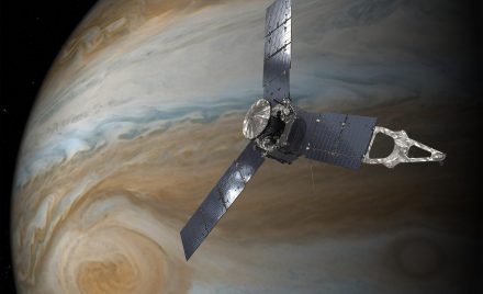 Juno поблизу Юпітера