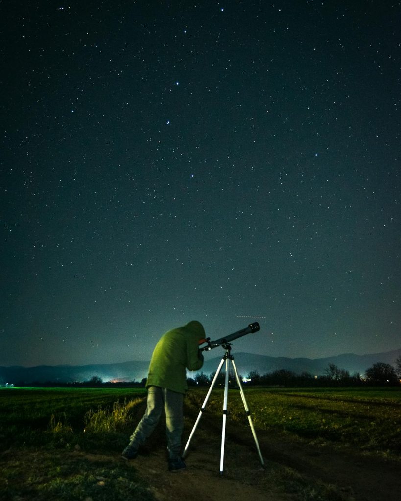reflector vs refractor telescope. Starry Night Stargazing in Ohrid, North Macedonia