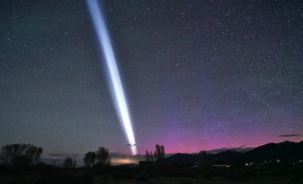 Гігантська світла смуга