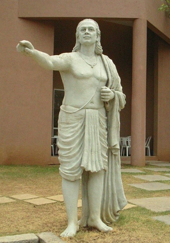 Статуя Ариабхаты