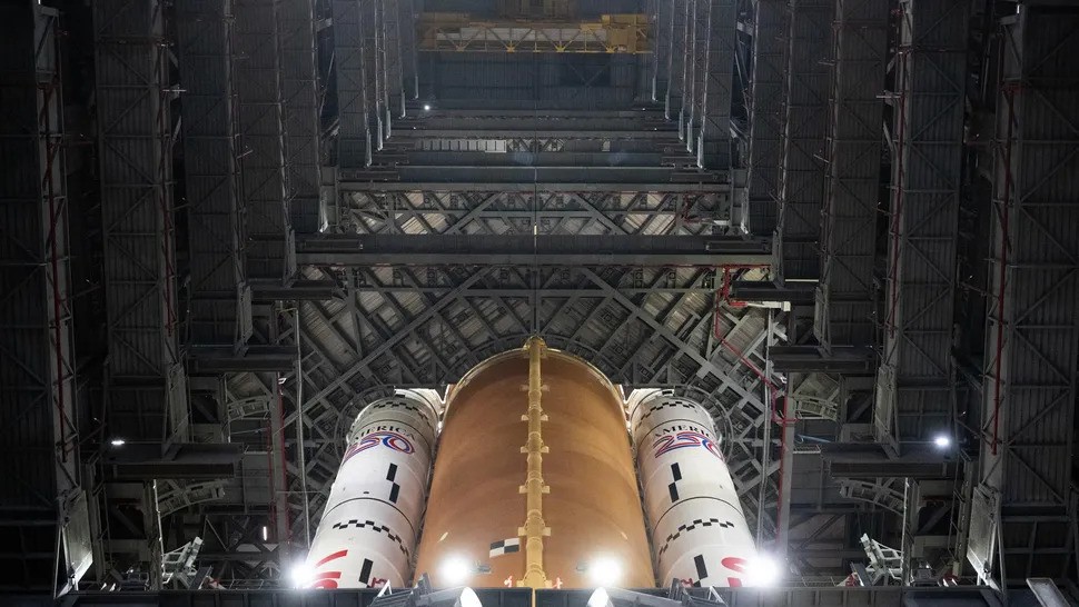 Ракета SLS для місії Artemis 2 Ракета SLS для місії Artemis 2